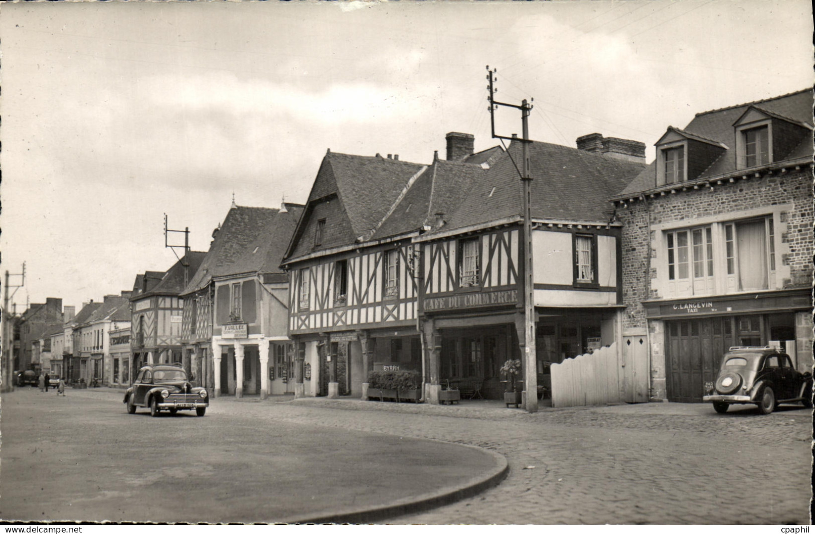 CPM La Guerche de Bretagne Les Vieux Porches