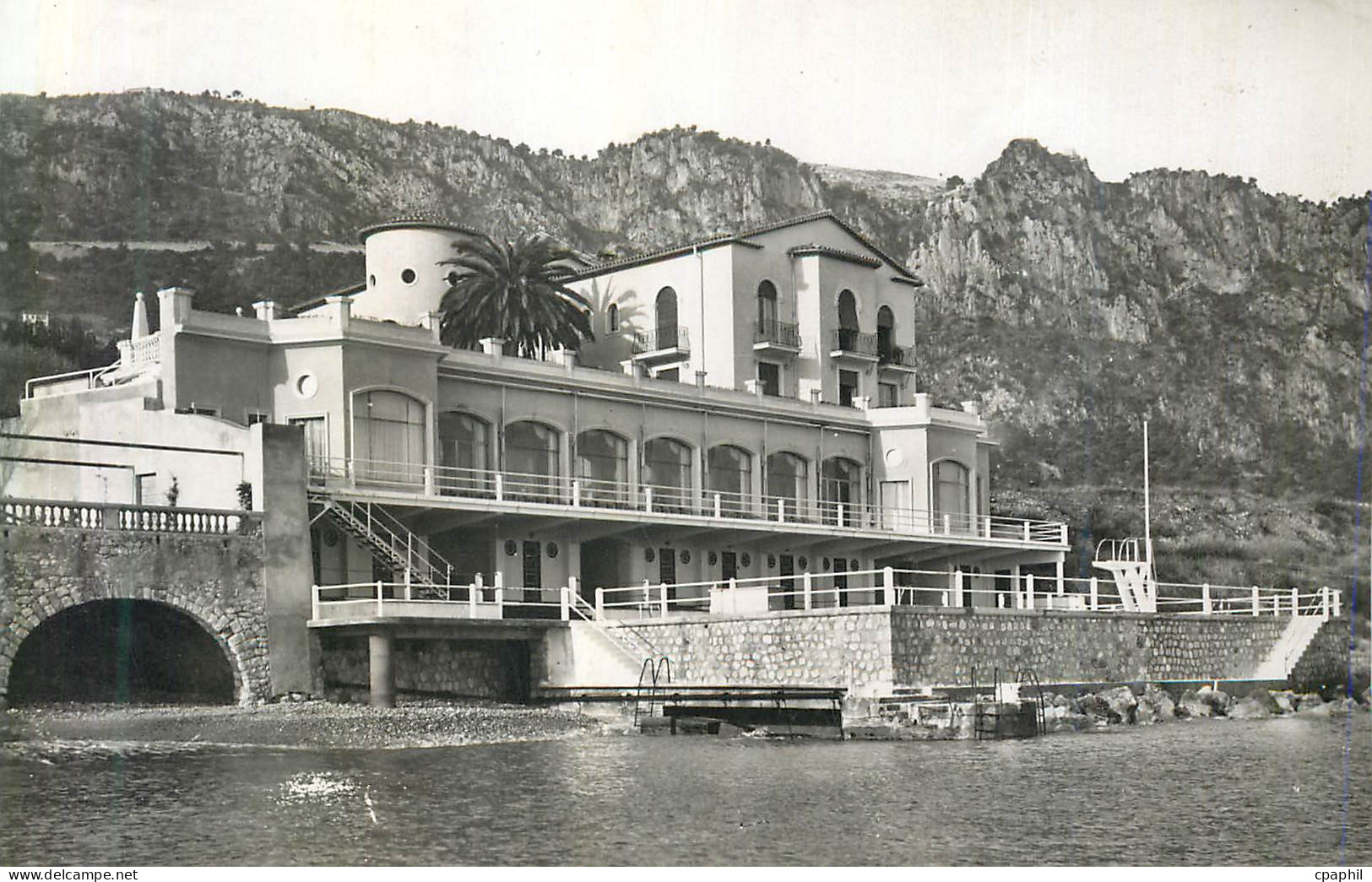 CPM la Reserve de Beaulieu sur Mer Vue de la Mer la Cote d'Azur