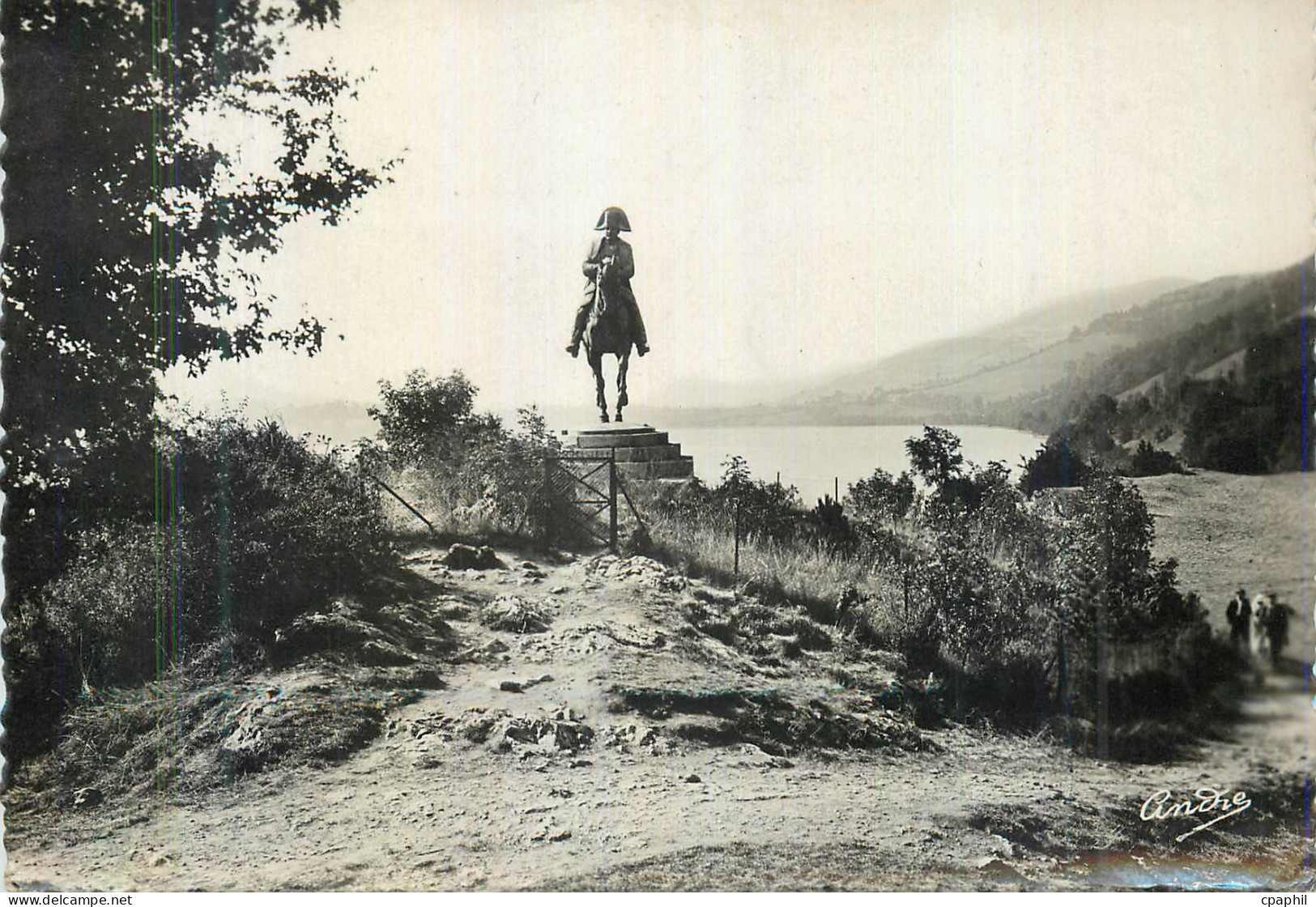 CPM Laffrey le Monument de Napoleon les Belles Alpes Francaises  Napoleon 1er