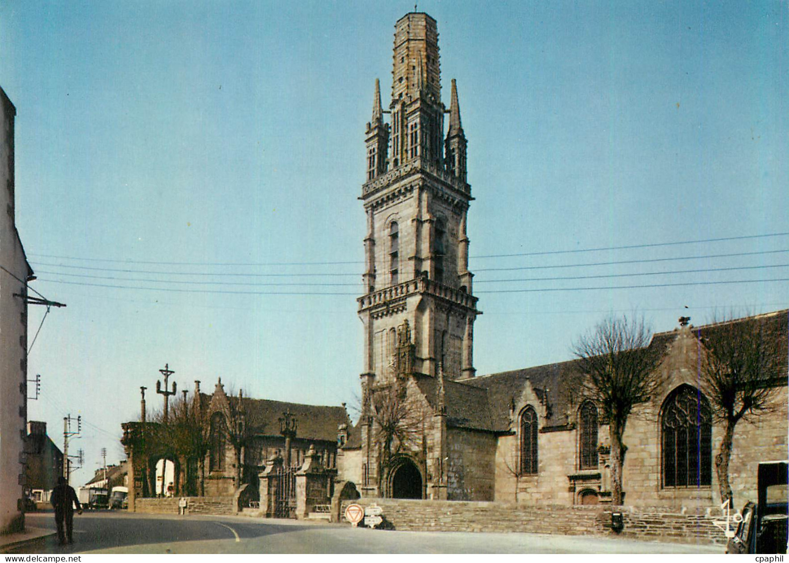 CPM Lampaul Guimiliau la Bretagne en Couleurs