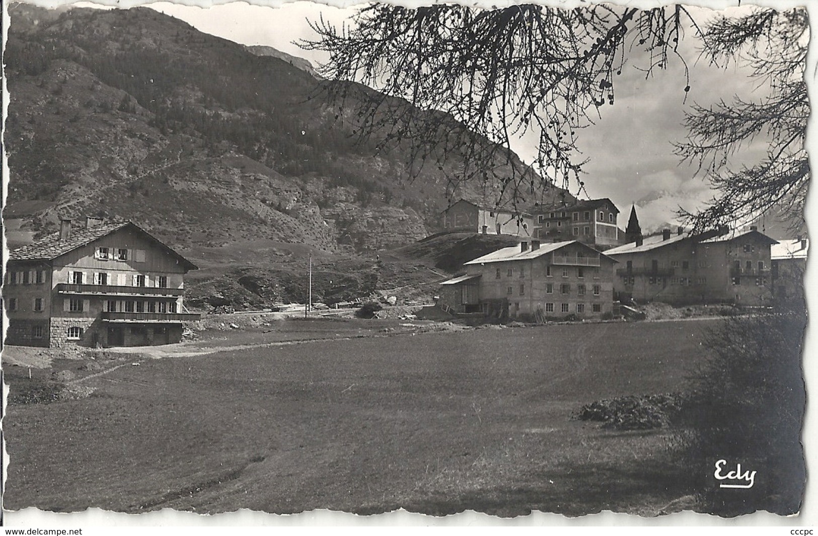 CPM Lanslevillard Le Centre UNCN et le chef-lieu