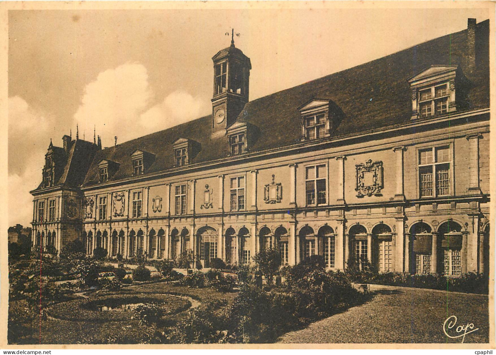 CPM Laval Le Palais de Justice Ancienne galerie Renaissance des Seignures de Laval