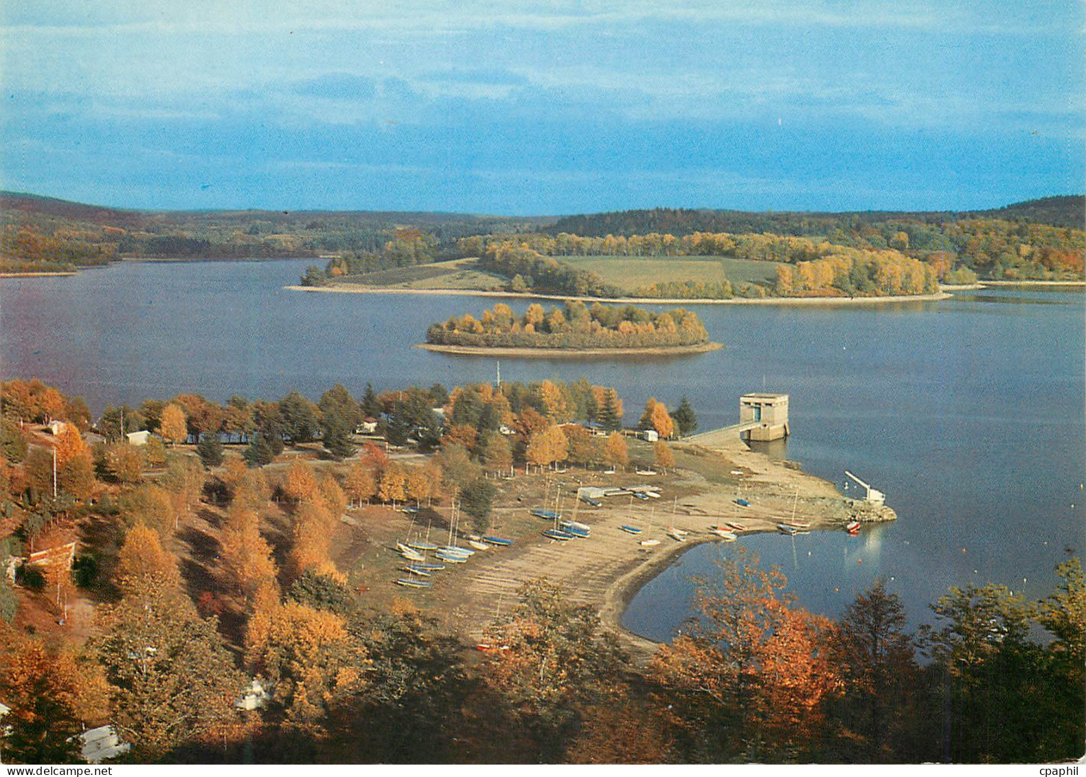 CPM Le Limousin Pittoresque Entre Peyrat Le Chateau et Royere Le lac de Vassiviere
