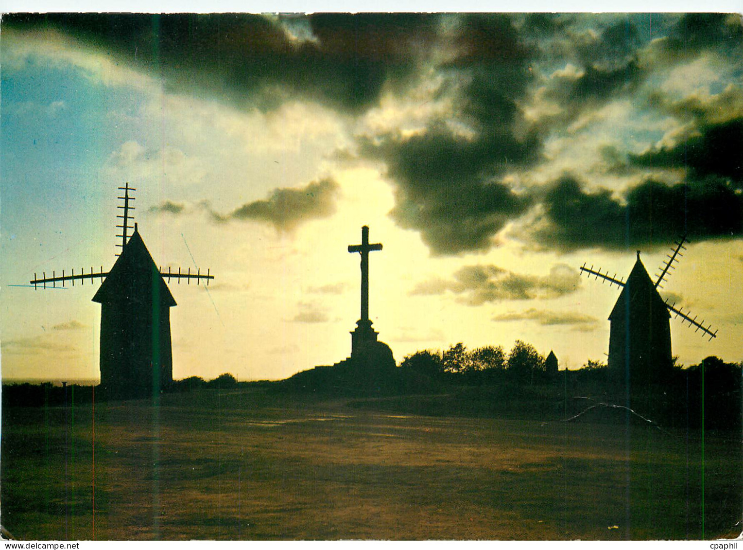 CPM Le Mont des Alouettes (231 m) Pres les Herbiers (Vendee) Au Sommet Le Calvaire Les Moulins
