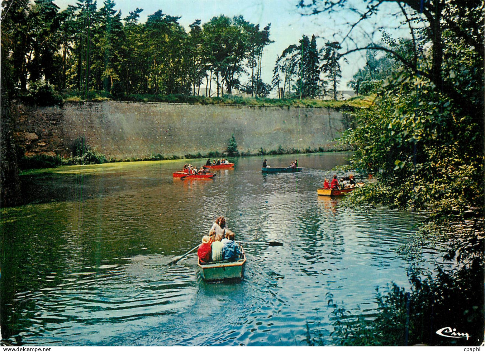 CPM Le Quesnoy (Nord) Canotage sur le lac Vauban