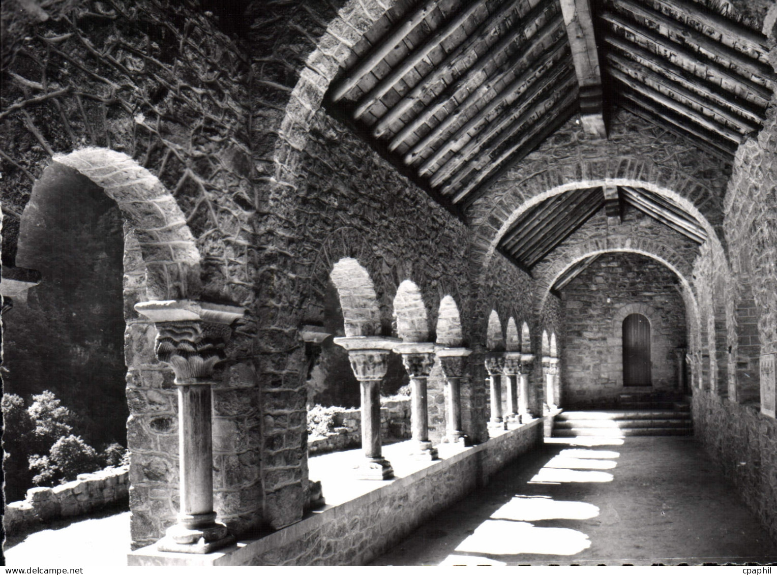 CPM Le Roussillon L'Abbaye de Saint Martin du Canigou Le Cloitre