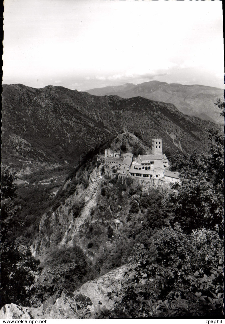 CPM Le Roussillon L'Abbaye de Saint Martin du Canigou Vue Generale