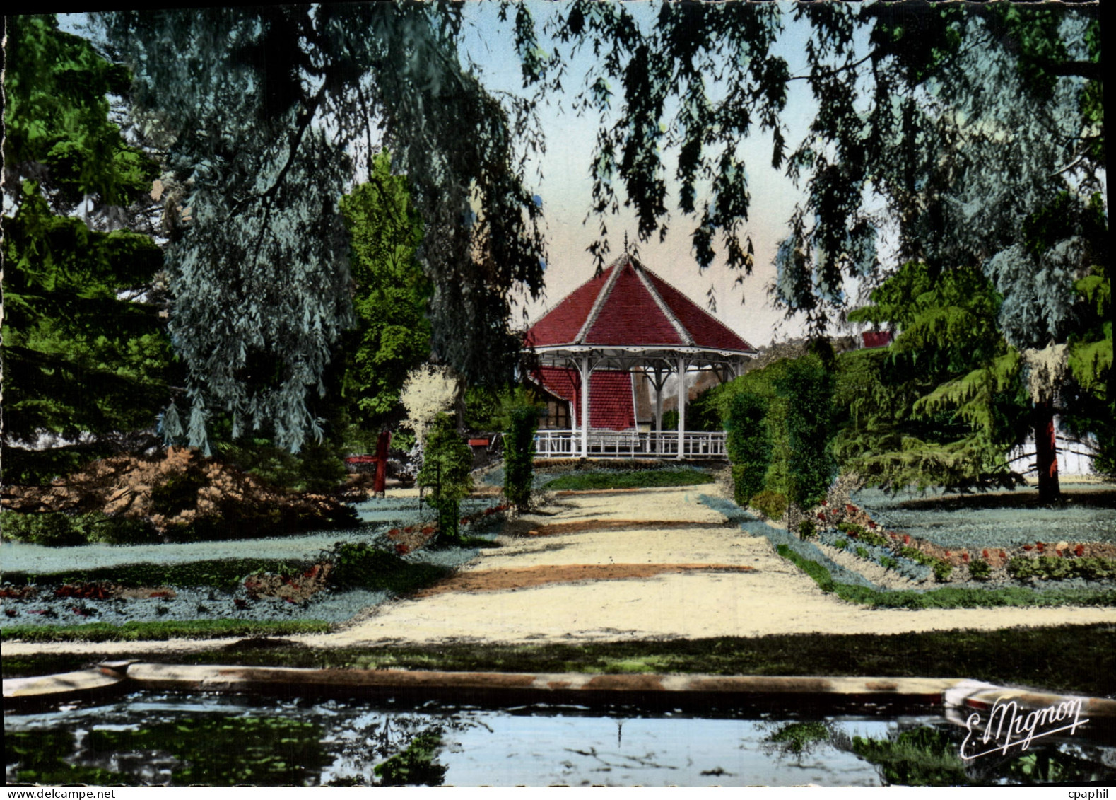 CPM Le Trait Le Jardin Public