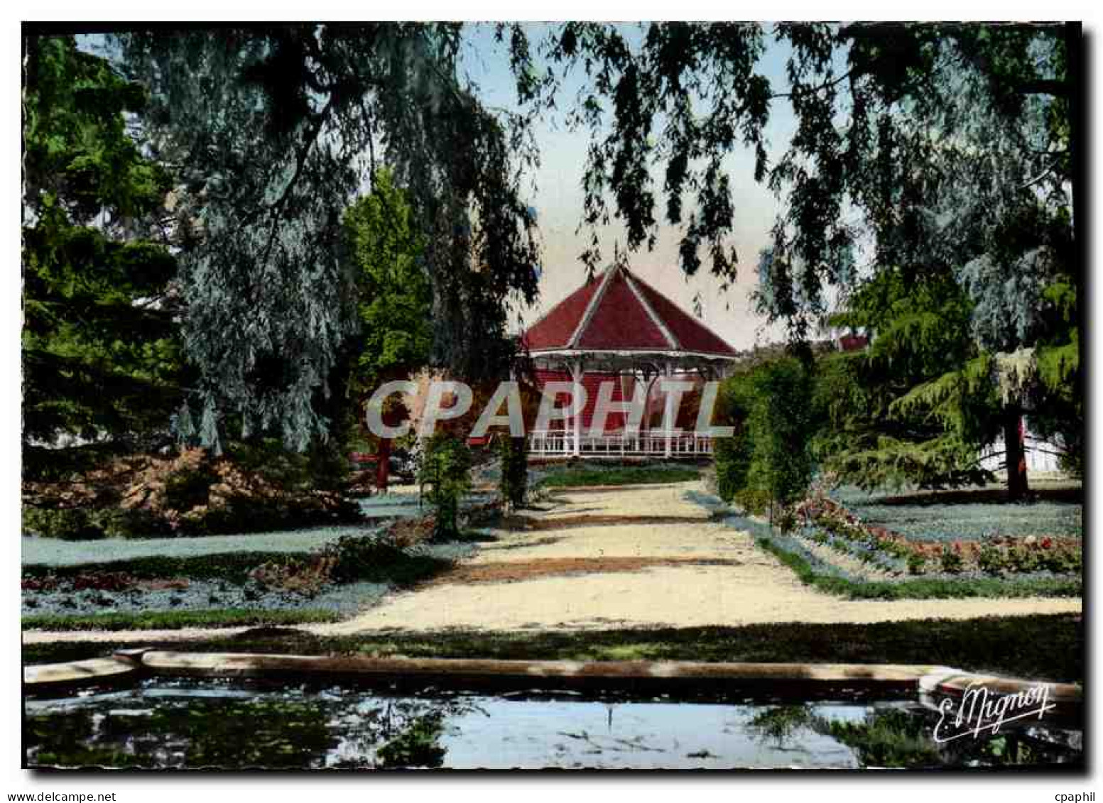CPM Le Trait Le Jardin Public
