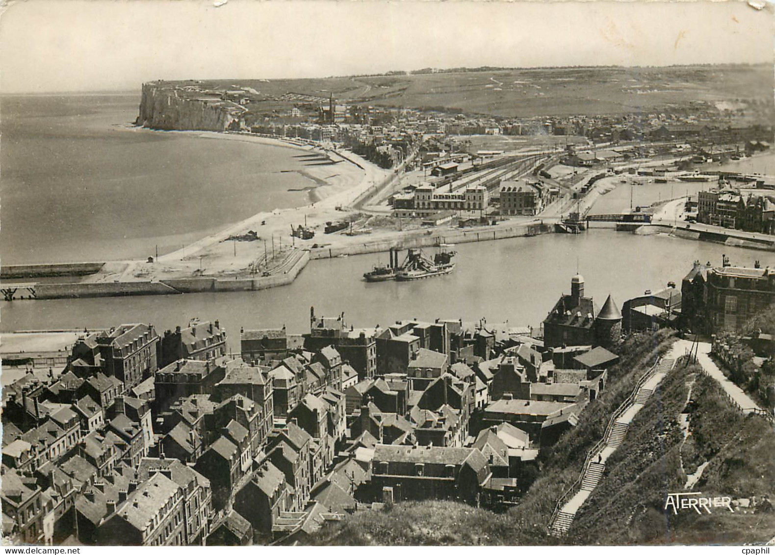 CPM Le Treport Mers Depuis la Falaise du Treport Vue vers Mers