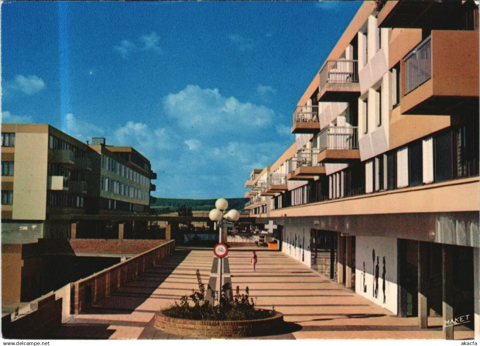 CPM LE VAUDREUIL Ville Nouvelle - Rue Grande (1161284)