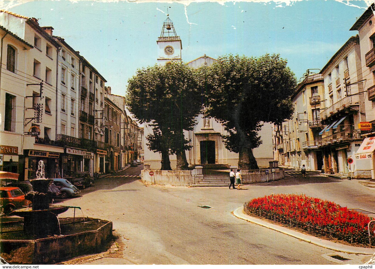 CPM Le Vigan Gard Les Cevennes Touristiques l'Eglise et le vieille Fontaine
