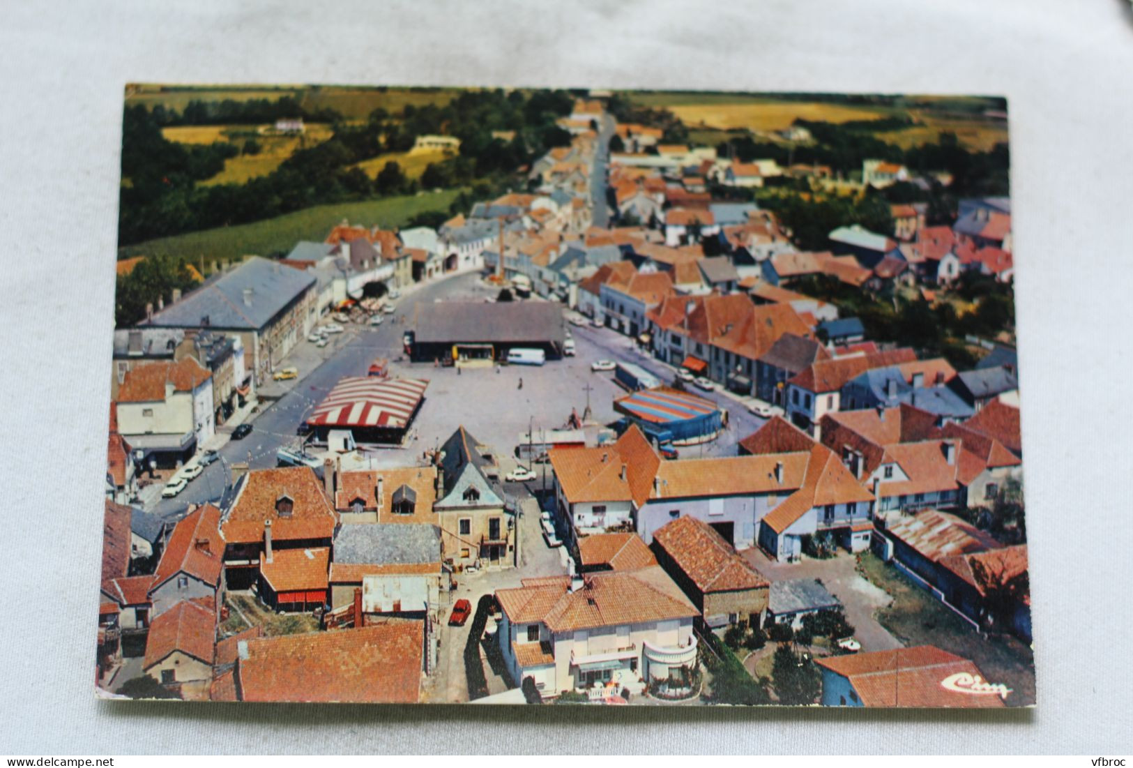 Cpm, Lembeye, vue générale aérienne, la place, Pyrénées Atlantiques 64