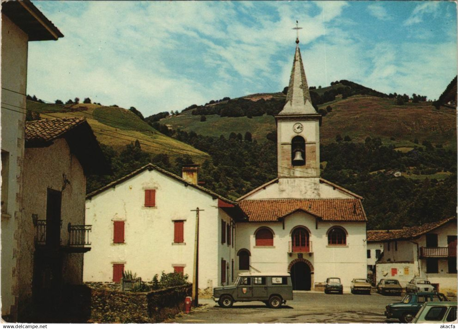 CPM LES ALDUDES L'Eglise et la Mairie (1167678)