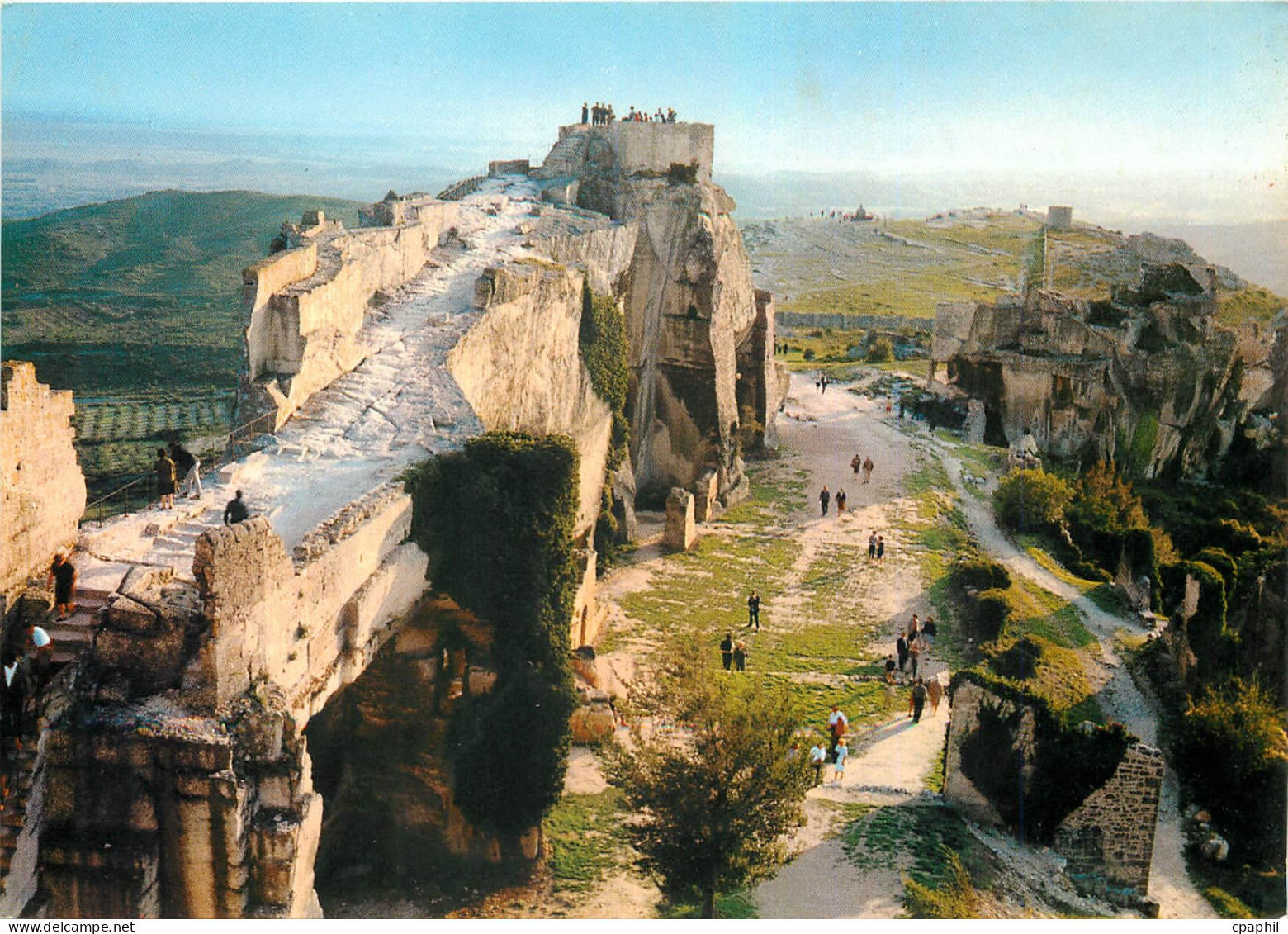 CPM Les Baux de Provence Tour Sarrazine du Chateau