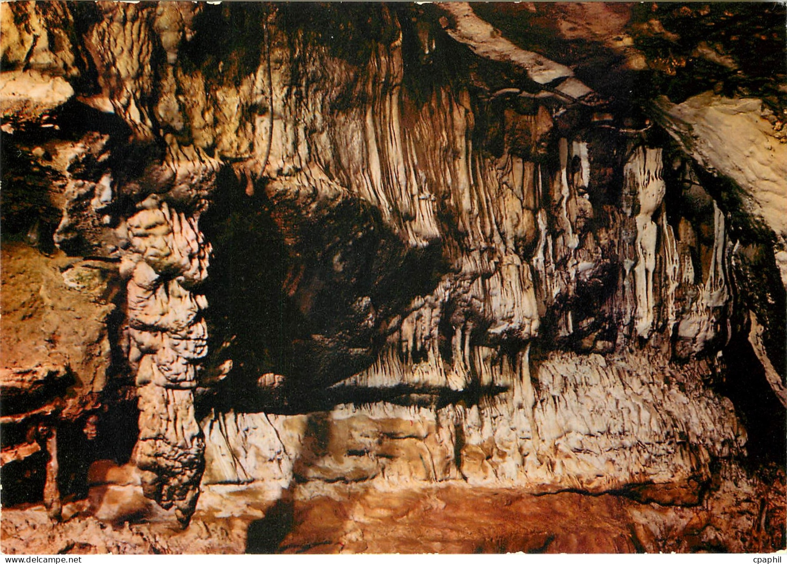 CPM Les Grottes d'Arcy sur Cure (Yonne) la salle de la vierge