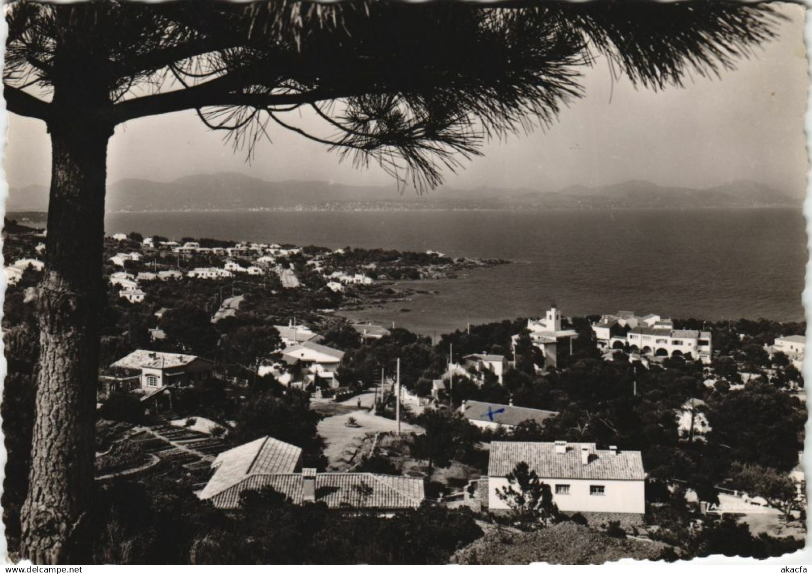 CPM LES ISSAMBRES CALANQUES-des-ISSAMBRES - Vue Generale (1113269)