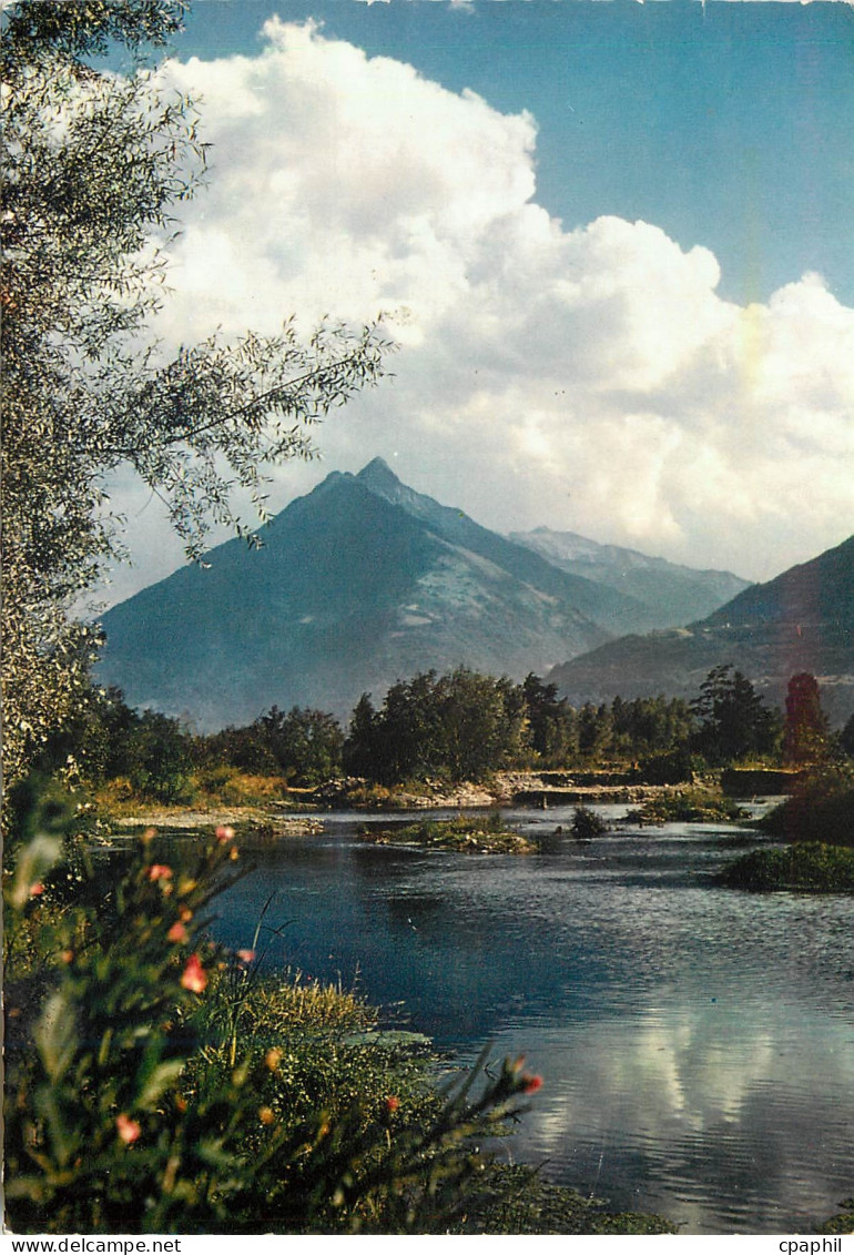 CPM Les Pyrenees Argeles Gazost le Pic de Viscos (2141m) et le Gave