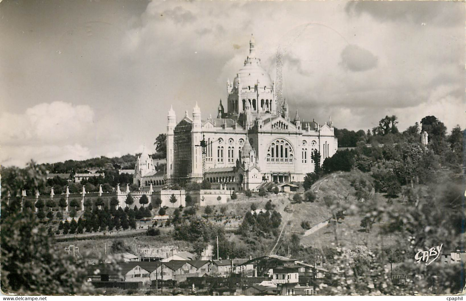 CPM Lisieux Calvados La Basilique