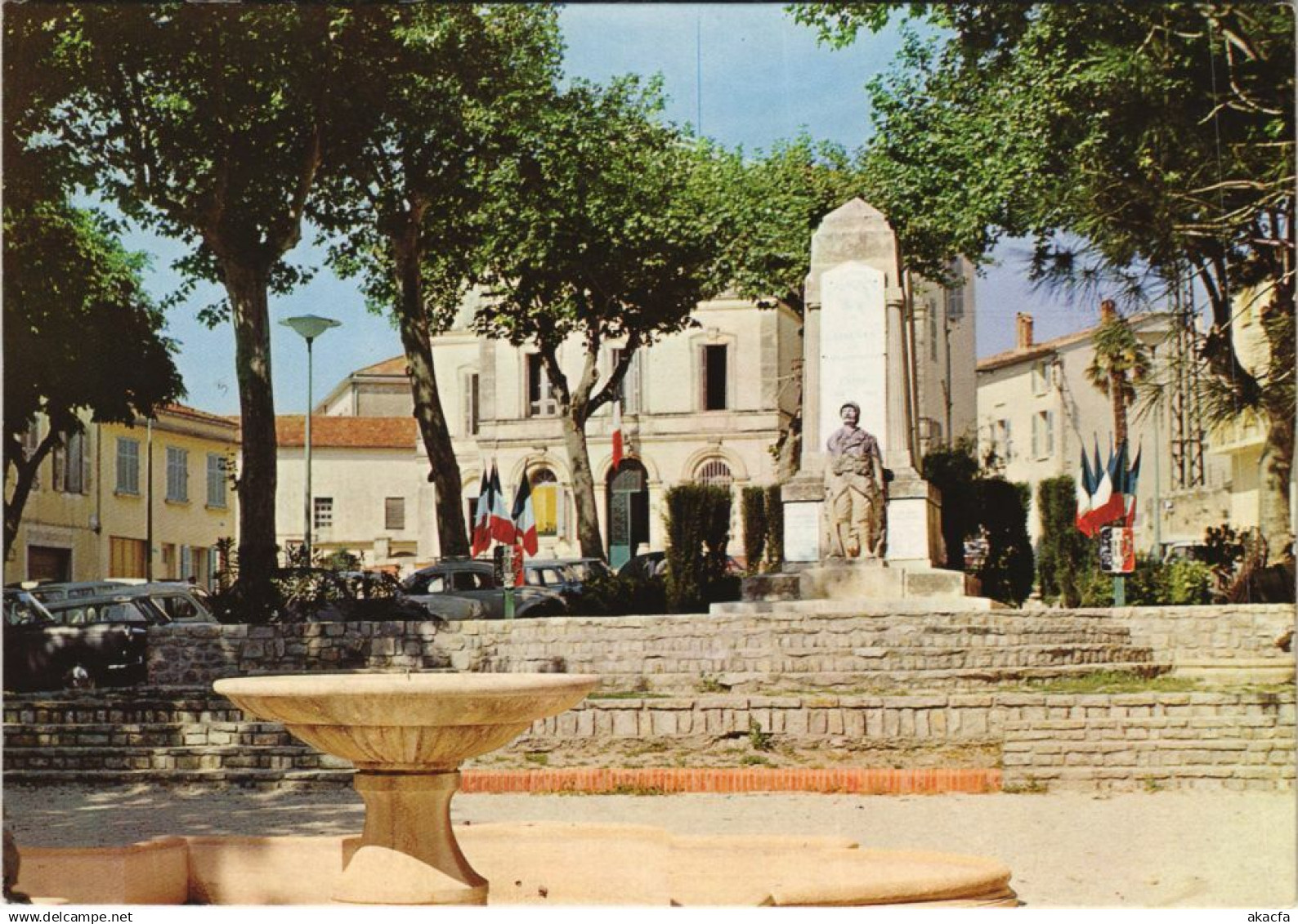 CPM LORGUES Le Lycee et le Monument (1114223)