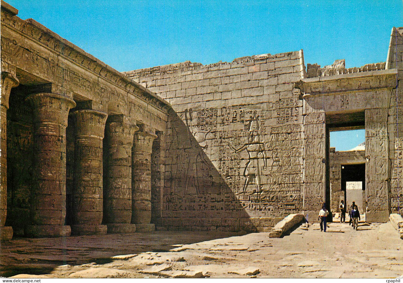 CPM Louxor Medinet Habou Cour du temple de Ramses