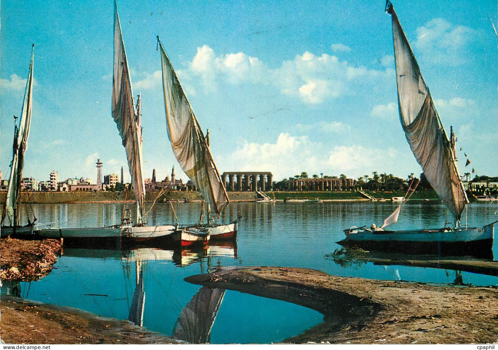 CPM Louxor Vue de Nil Bateaux