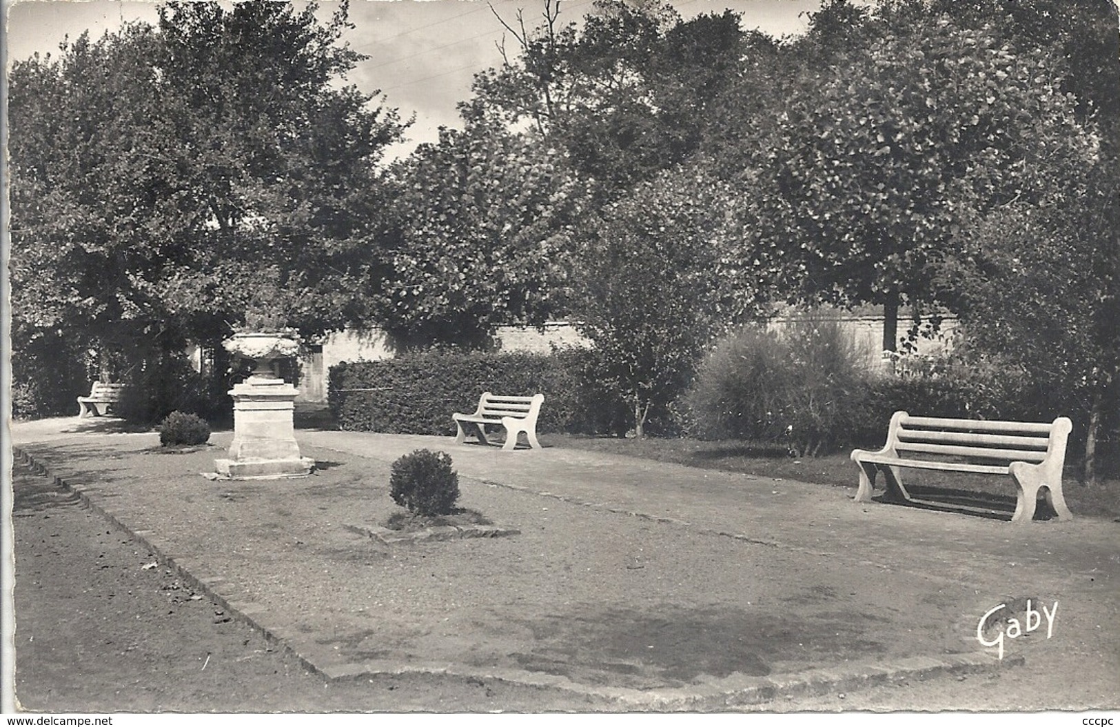 CPM Luc-sur-Mer Square de la Gare