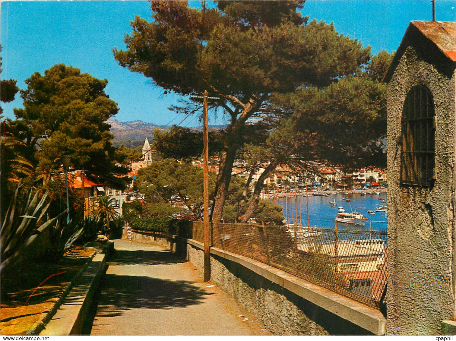CPM Lumiere et Beaute de la Cote d'Azur Sanary sur Mer Le chemin de l'Oratoire