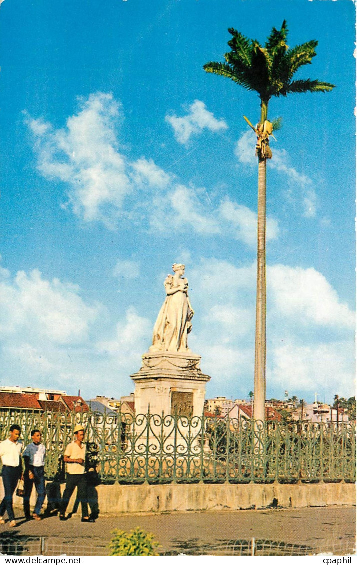 CPM Martinique Fort-de-France Statue de l'Imperatrice Josephine