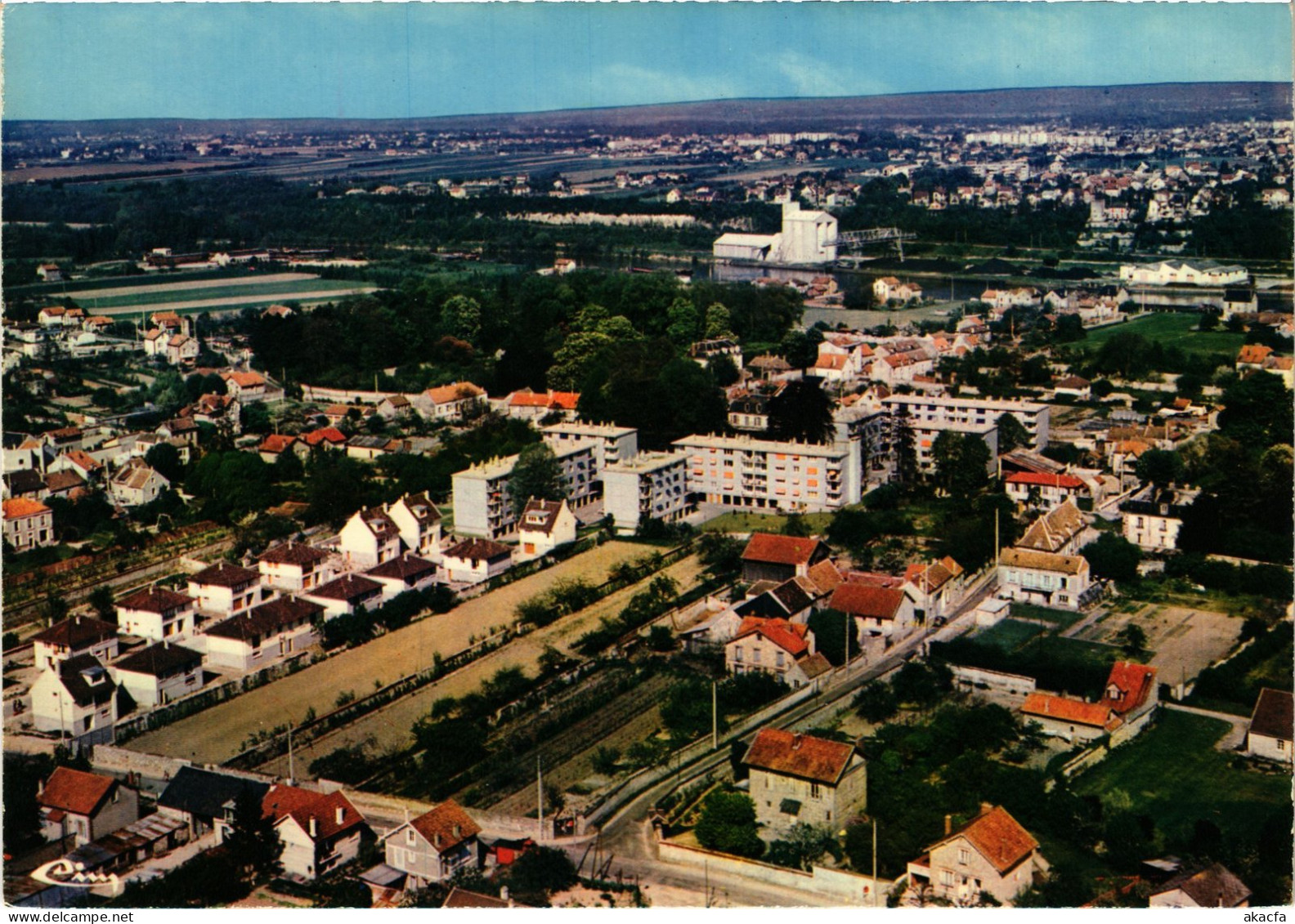 CPM Maurecourt Vue generale aerienne FRANCE (1452465)