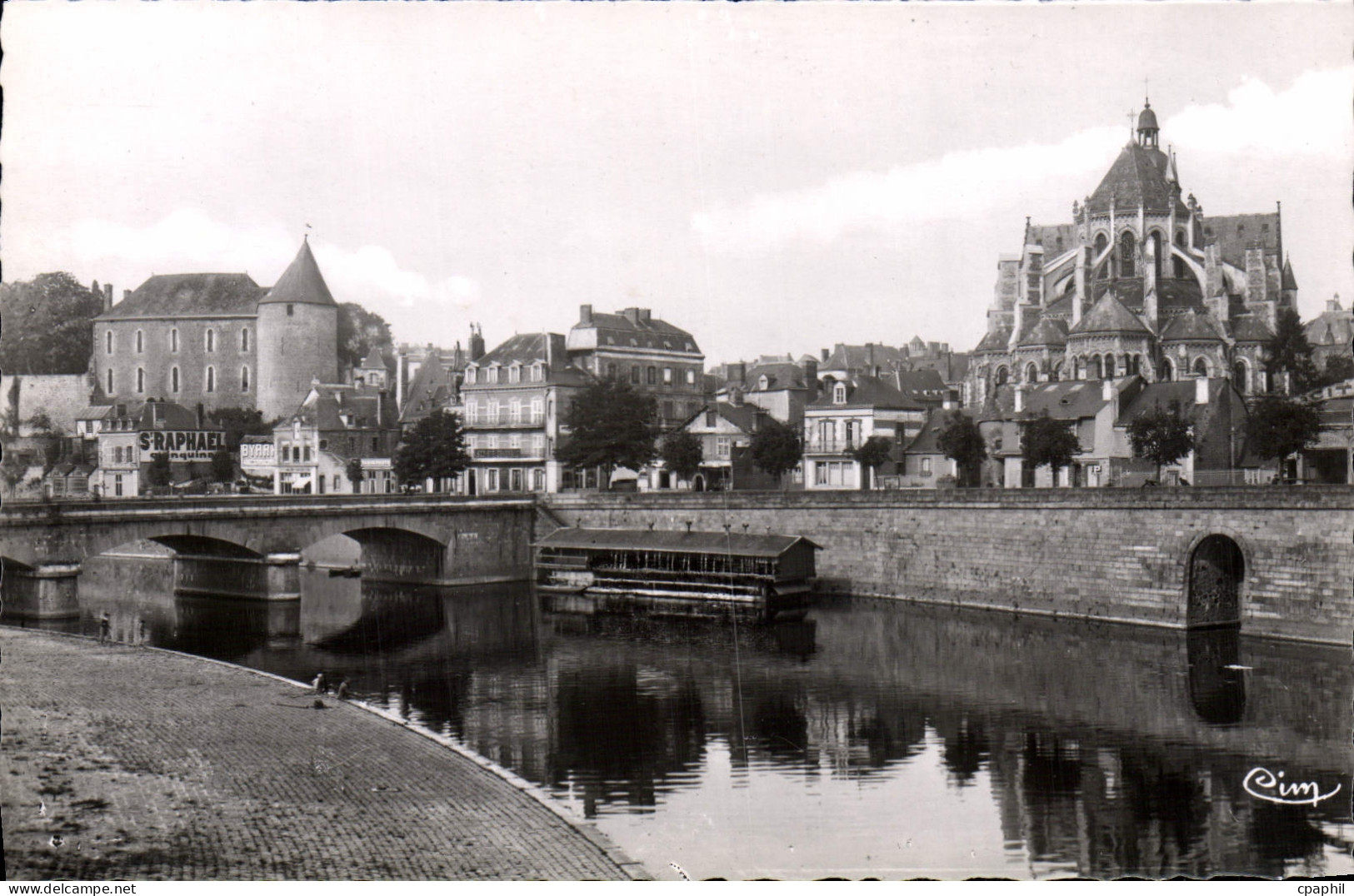 CPM Mayenne Eglise Notre Dame Le chateau et la Mayenne