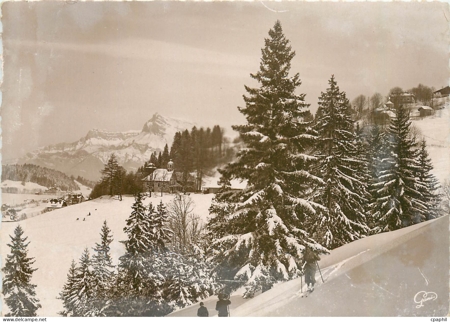 CPM Megeve Haute Savoie Vue vers l'Aiguille de Varan