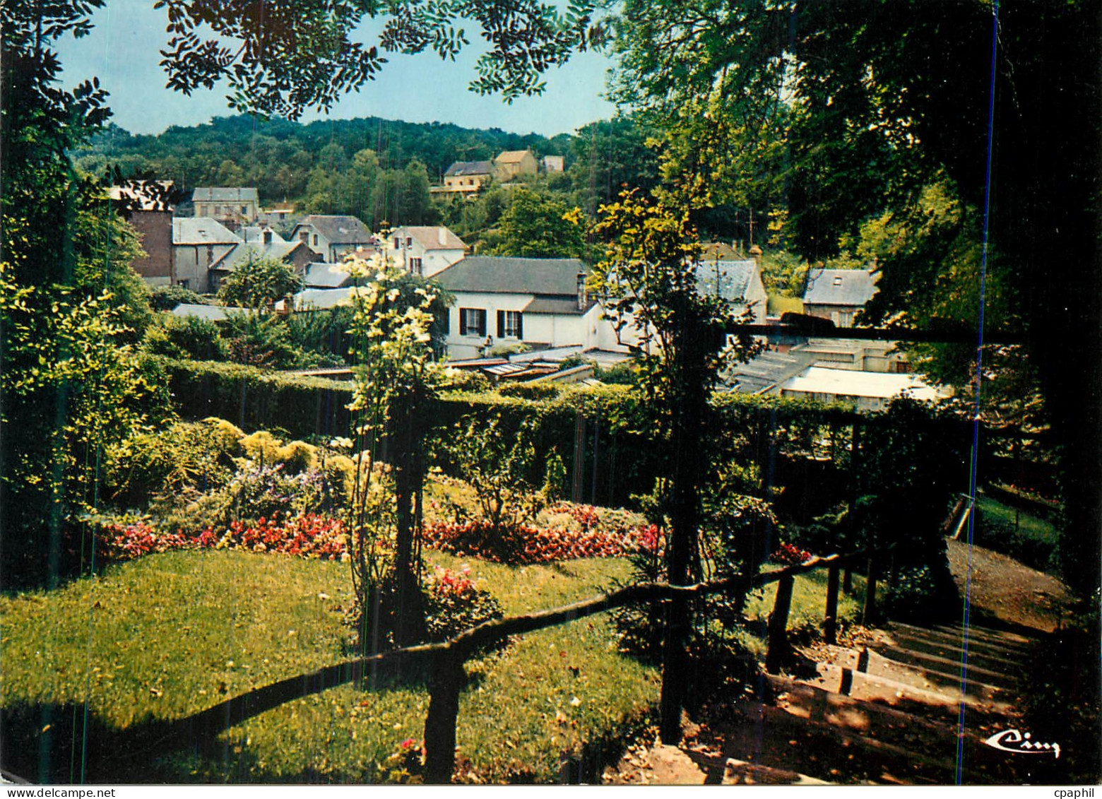 CPM Meru (Oise) Le Jardin public