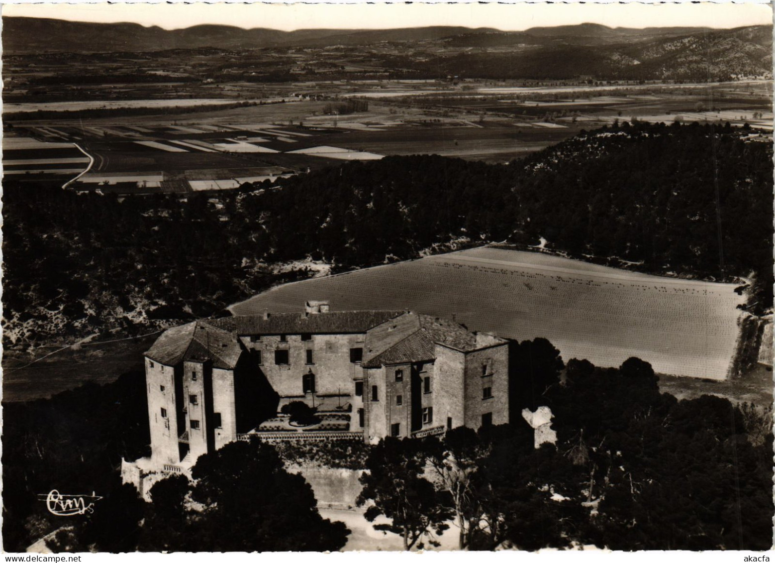 CPM Meyrargues Le Chateau Hostellerie FRANCE (1377105)