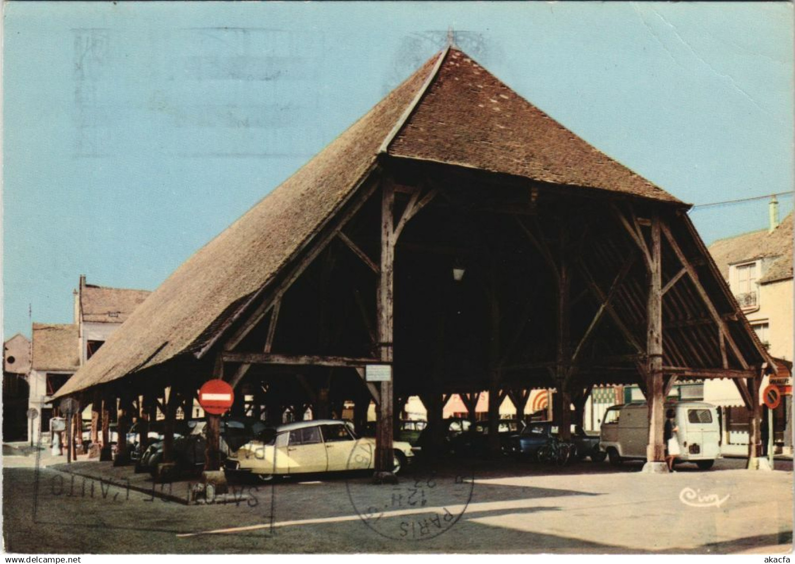 CPM Milly-la-Foret (20556)