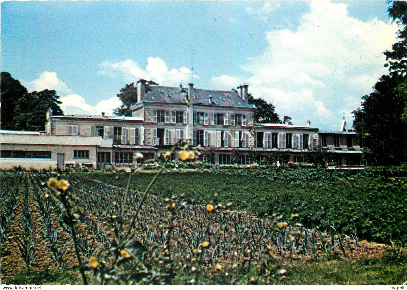 CPM Monastere de l'Annociade Thiais le monastere vu du parc