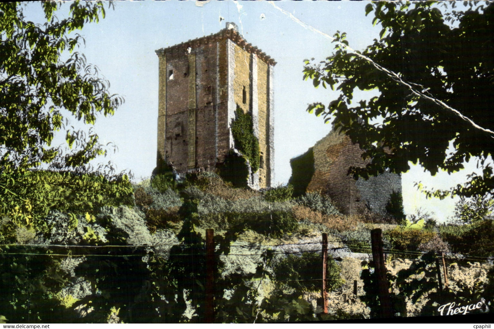 CPM Moncontour La Tour du Au Cours de la Campagne de France