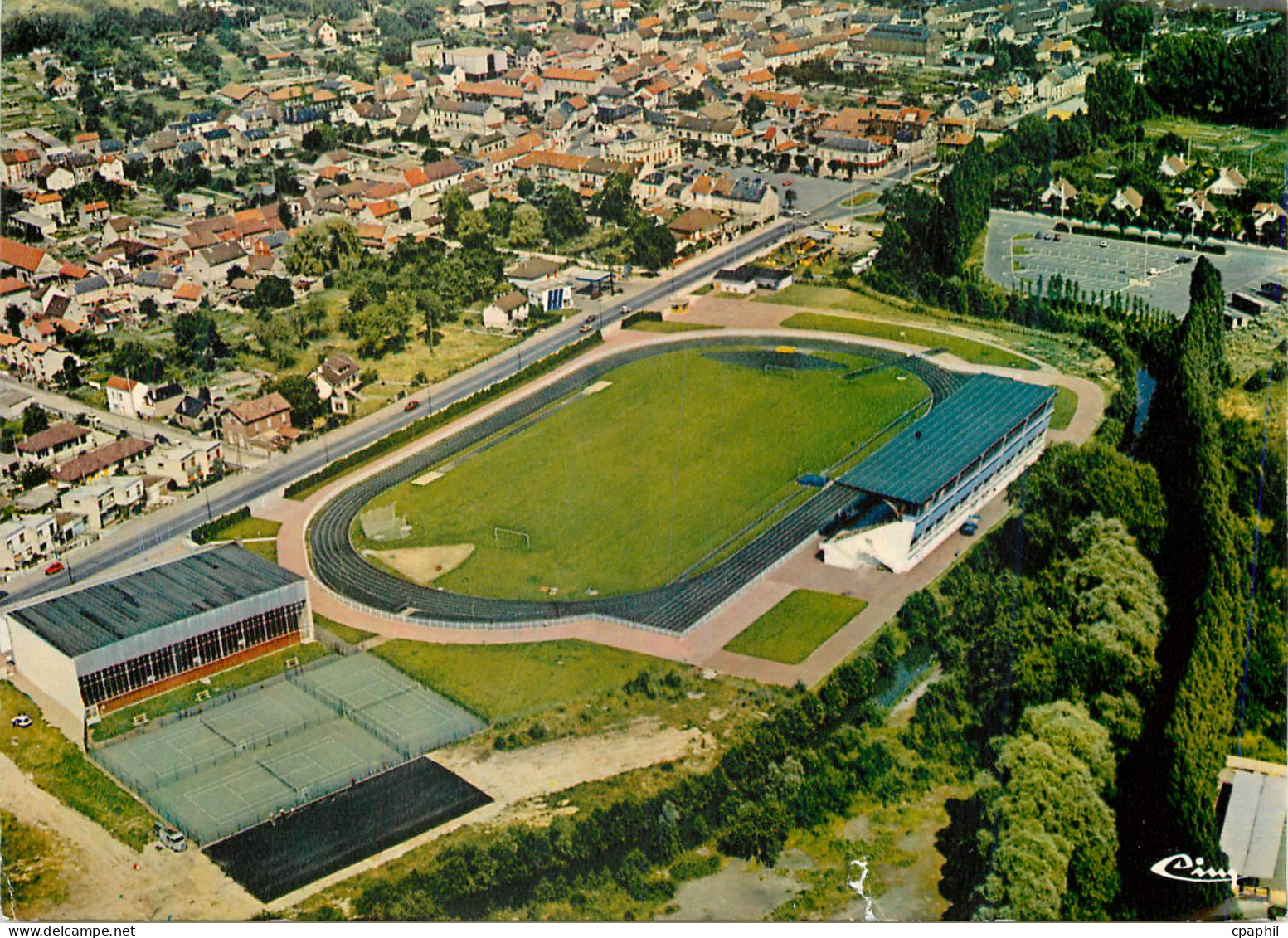 CPM Montataire (Oise)L'ensemble sportif vue aerienne