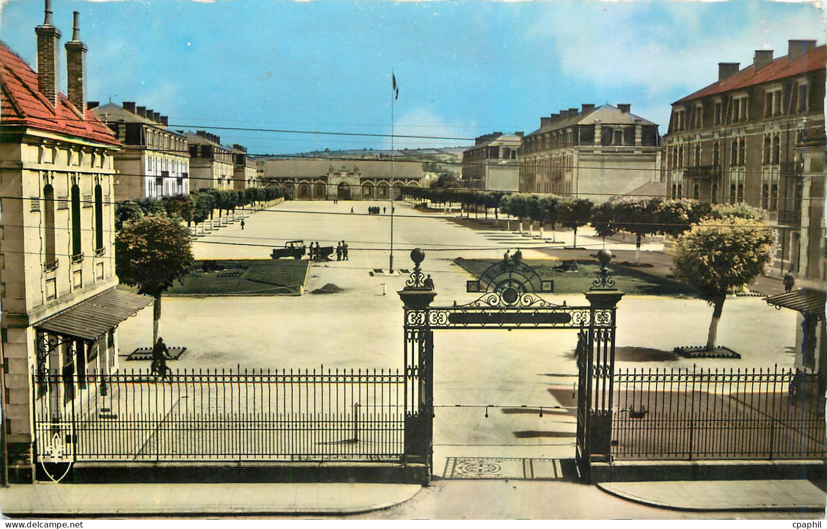 CPM Montlucon Allier Les Casernes Militaria
