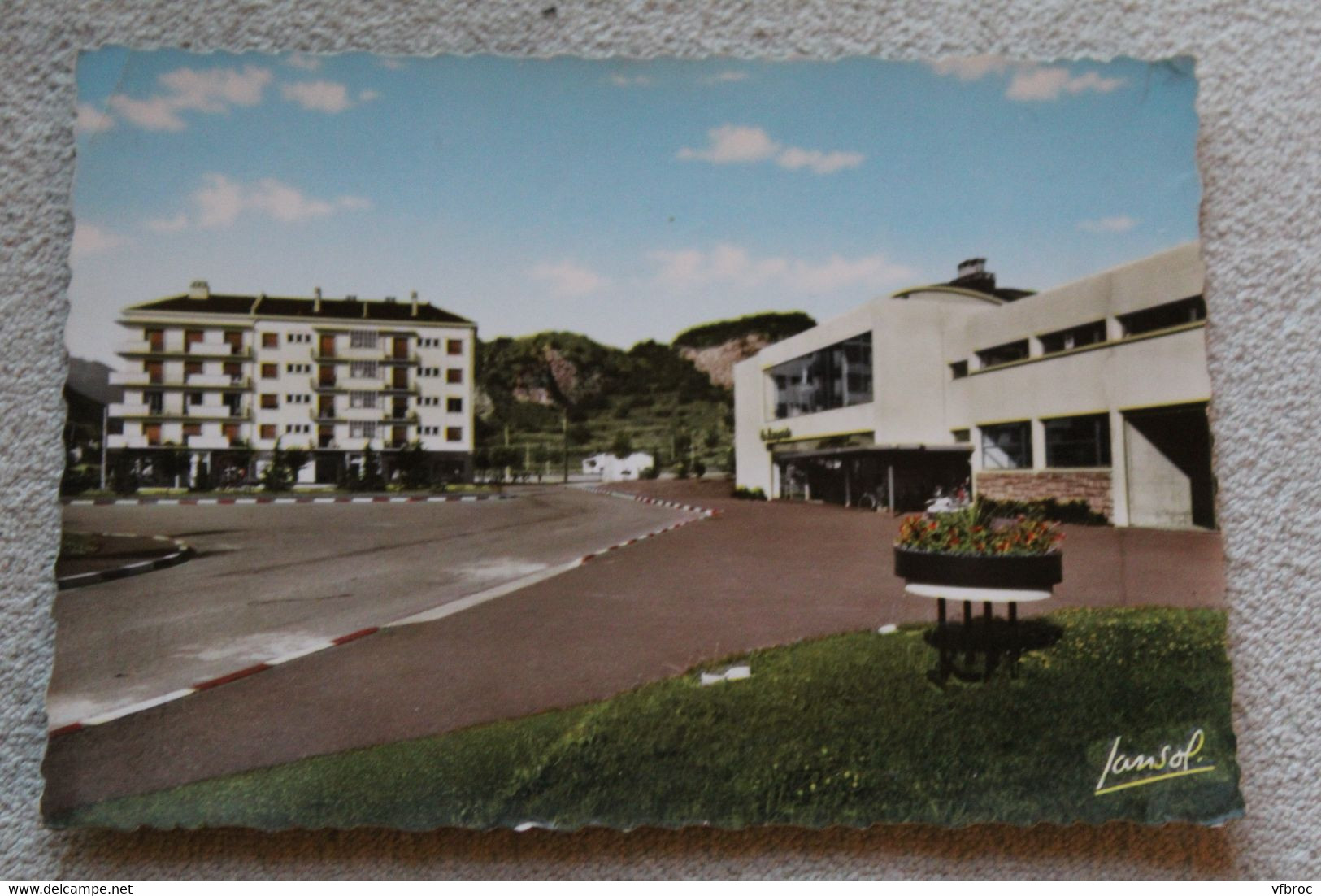 Cpm, Montmelian, les nouveaux quartiers, le Belledonne et la salle des fêtes, Savoie 73