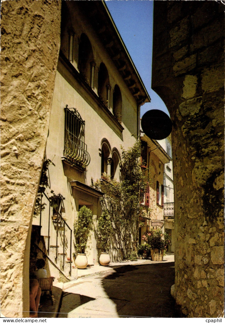 CPM Mougins une vieille rue du village