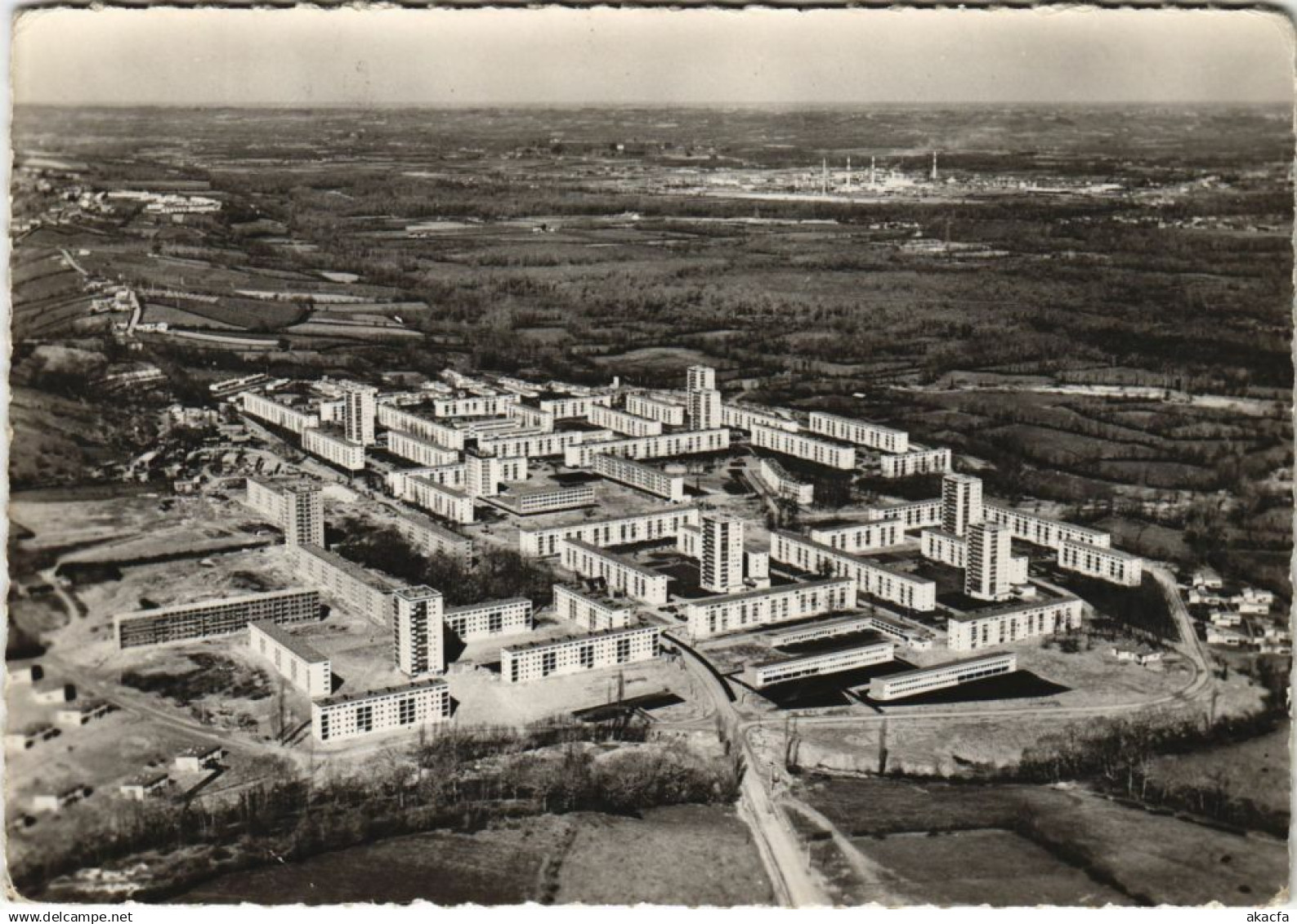 CPM MOURENX Ville Nouvelle - Vue Generale - Au Fond l'Usine de Lacq (1168061)