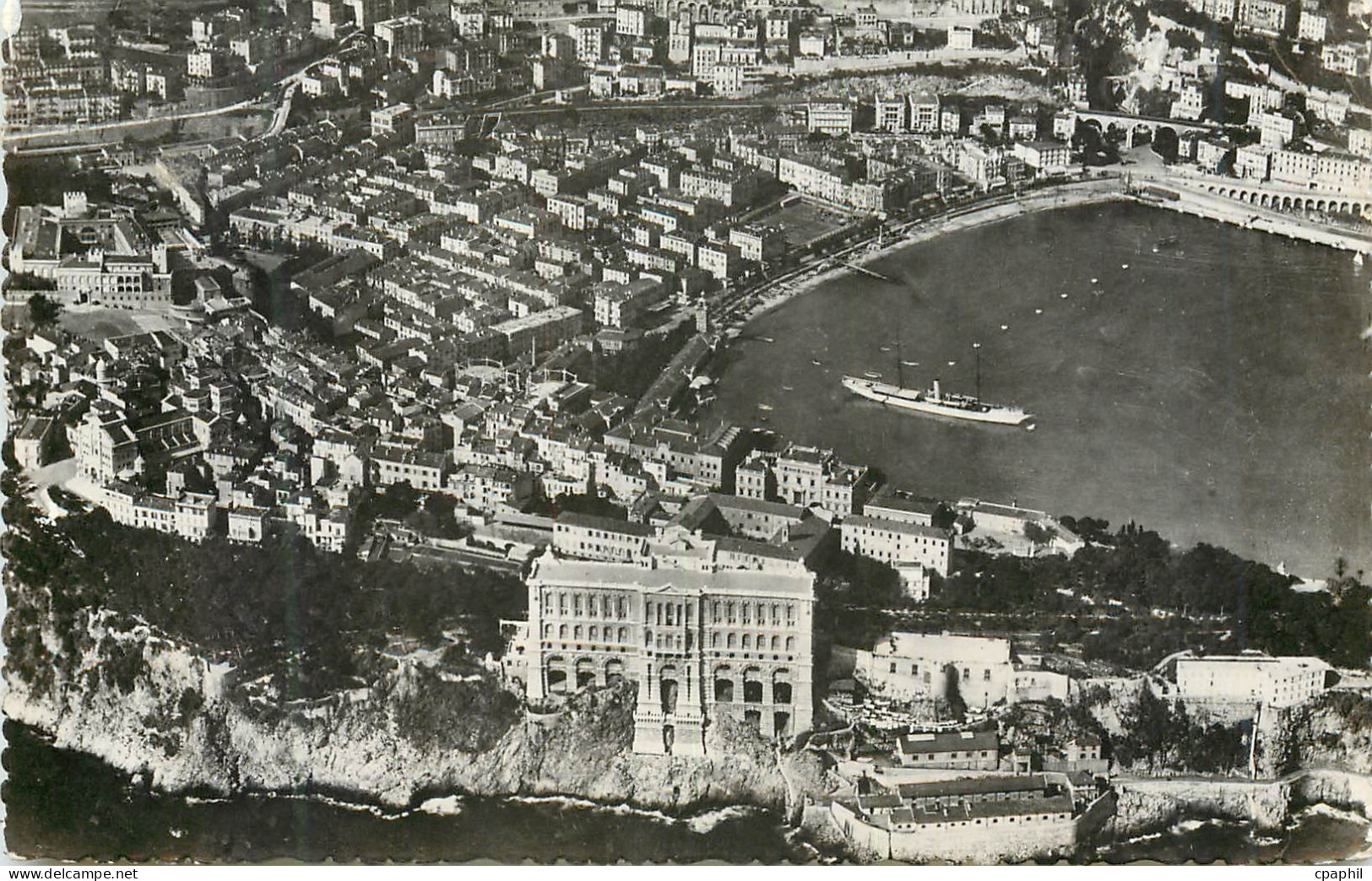 CPM Musee oceanographique de Monaco Vue aerienne Au premier plan le musee Le Yacht Hirondelle II