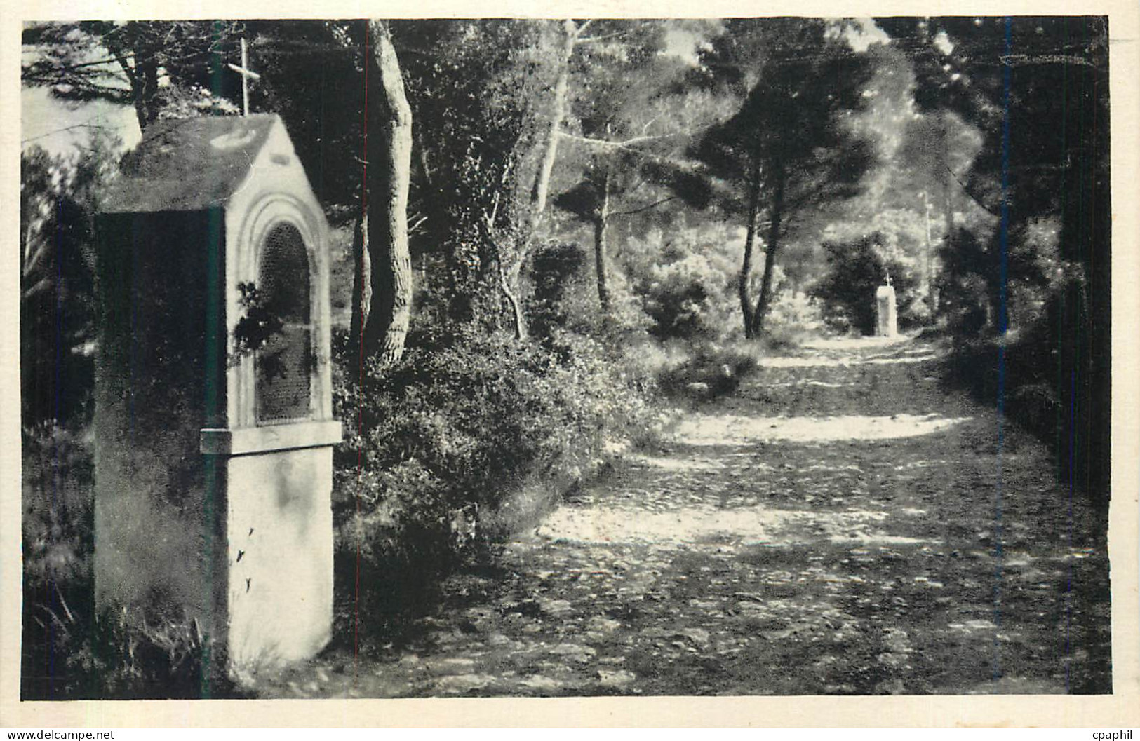CPM Notre Dame de la Garoupe au Cap d'Antibes le Chemin du Calvaire