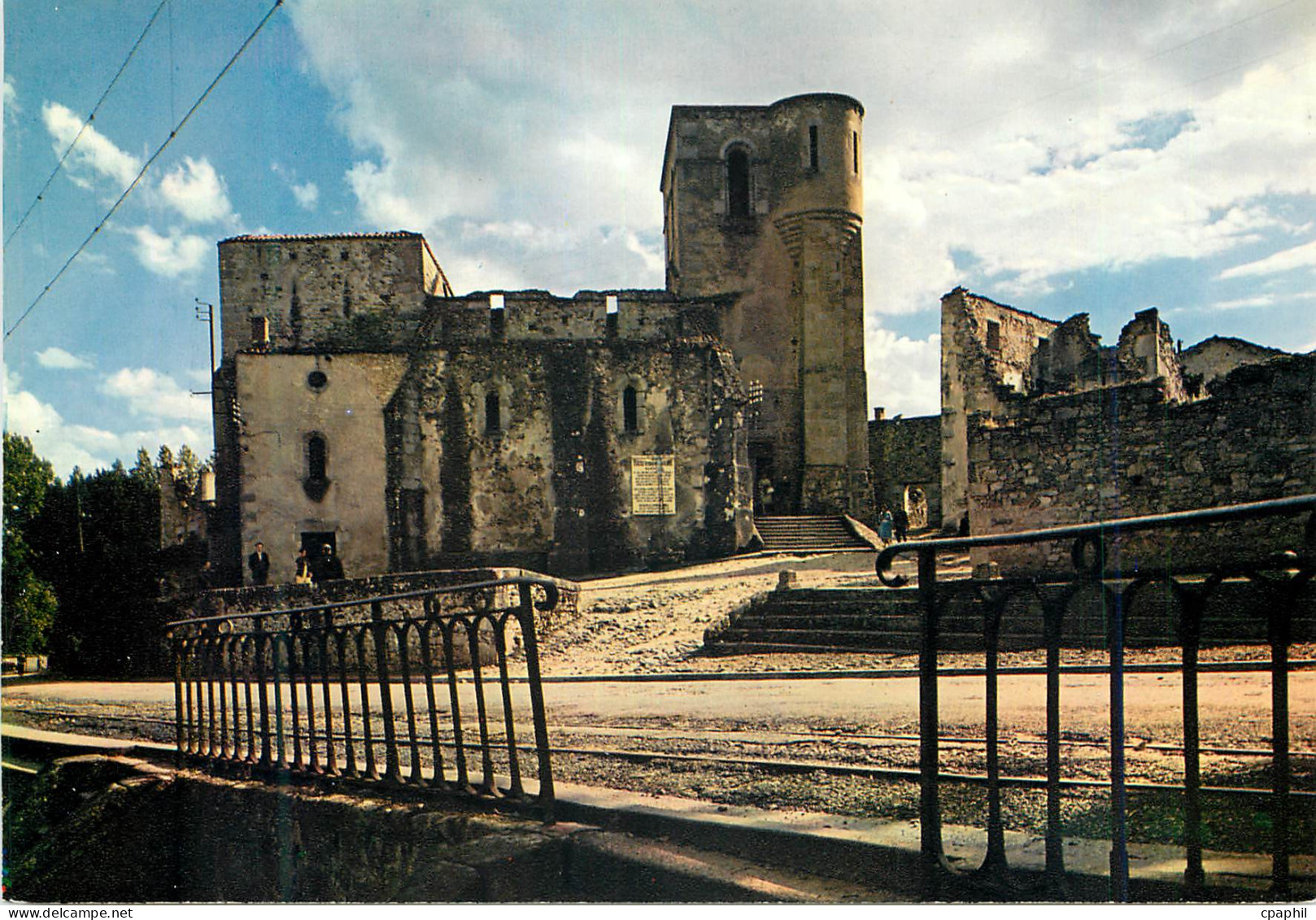 CPM Oradour sur Glane Haute Vienne Cite Martyre 10 Juin 1944 L eglise Militaria