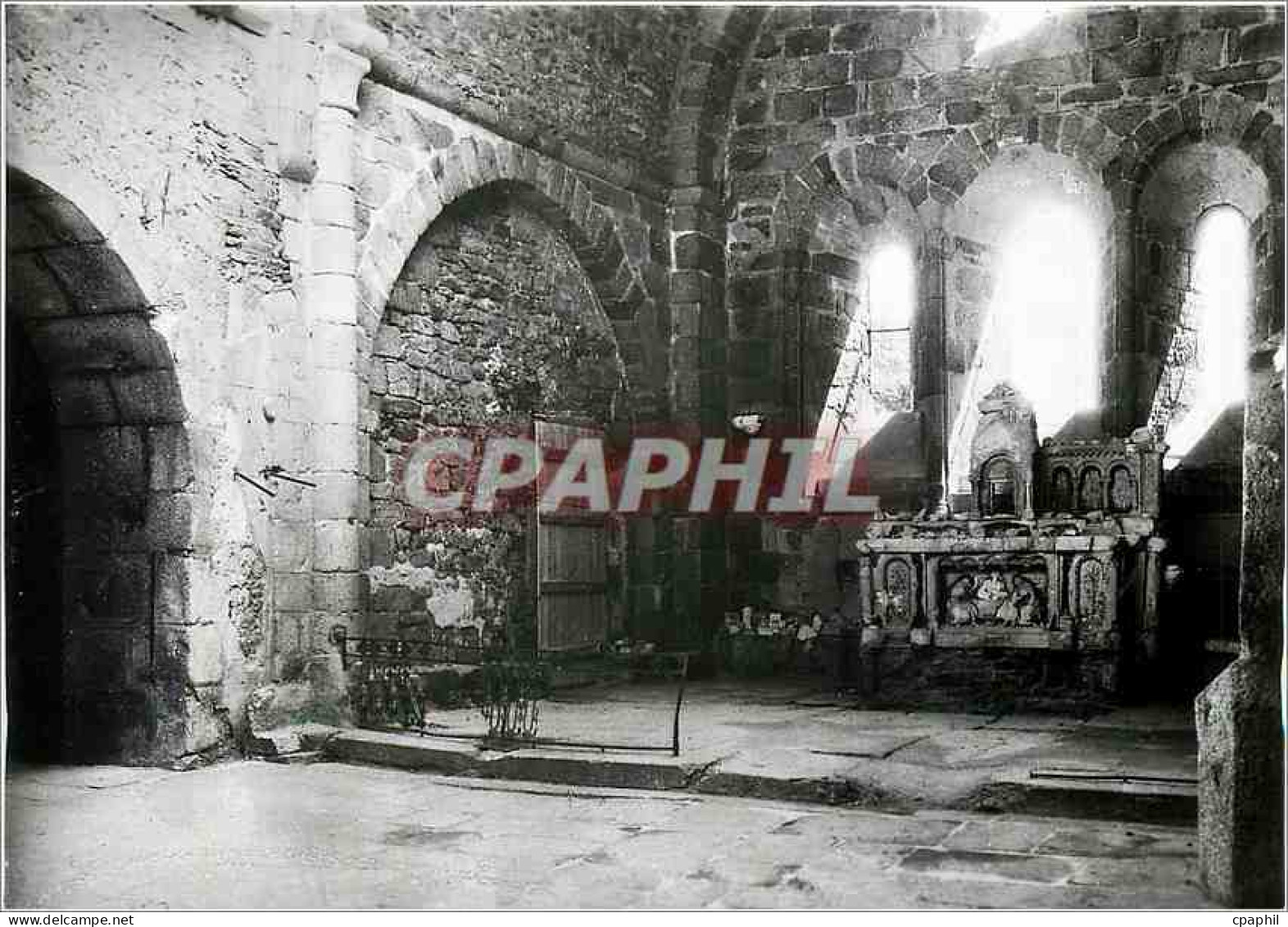 CPM Oradour Sur Glane Haute Vienne L'Eglise Le Choeur Militaria