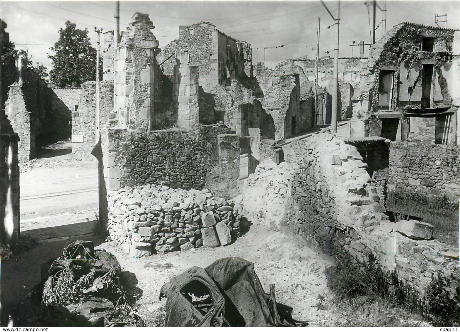 CPM Oradour Sur Glane Haute Vienne Maison Mosnier Laudy Militaria