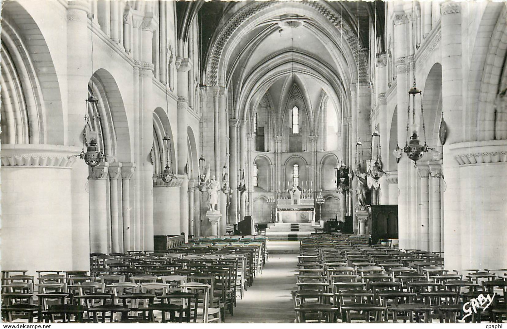 CPM Ouistreham Calvados Interieur de l'Eglise