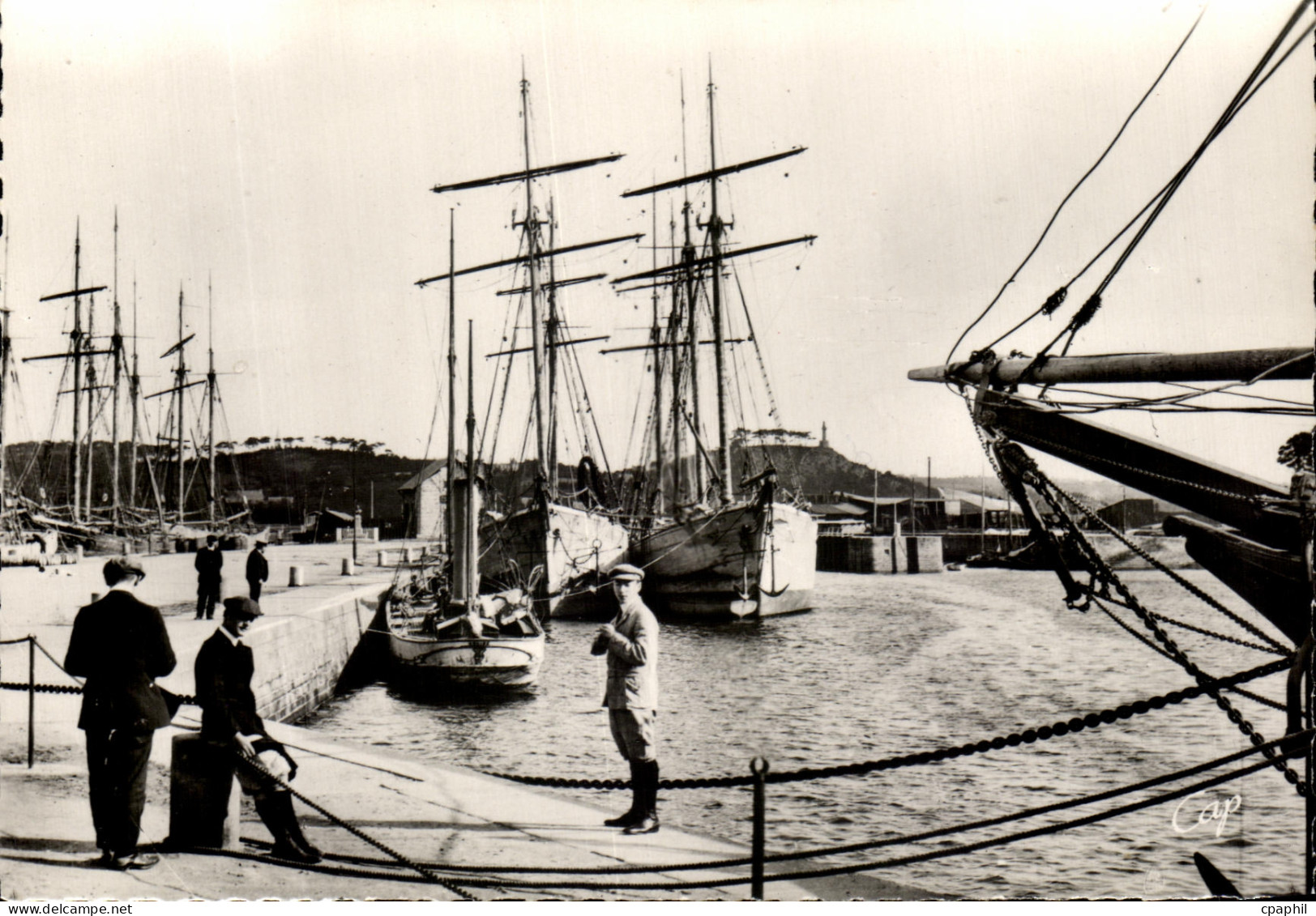 CPM Paimpol Le Vieux Bassin Bateaux