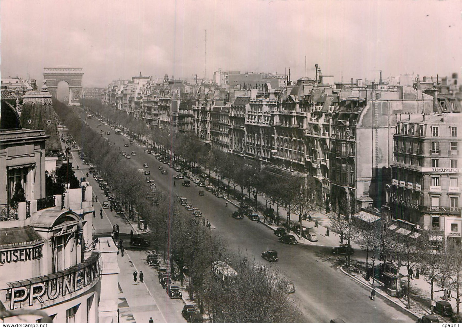 CPM Paris L'Avenue des Champs Elysees